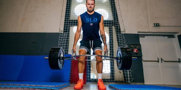 匿名教练:人们应该对新赛季的东契奇感到恐惧